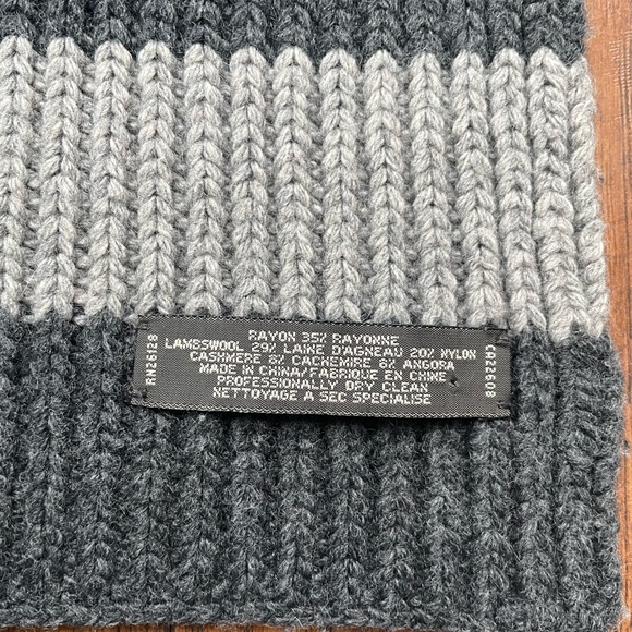 Coach Gray Ribbed Scarf - Picture 4 of 5